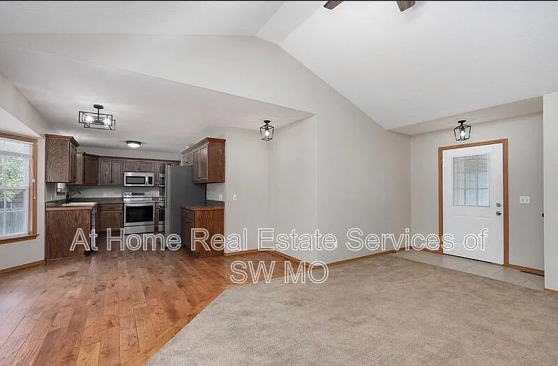3 bed, 2.0 bath, 1325 sqft, $1,680 — Photo 4
