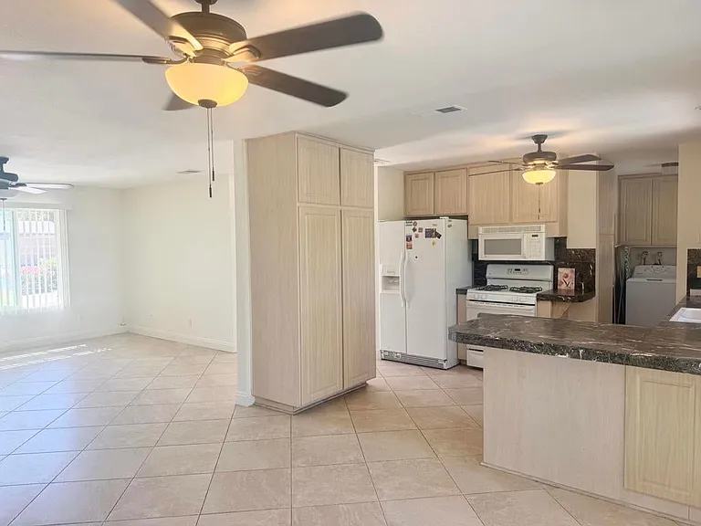 43586 Virginia Ave — Photo 6