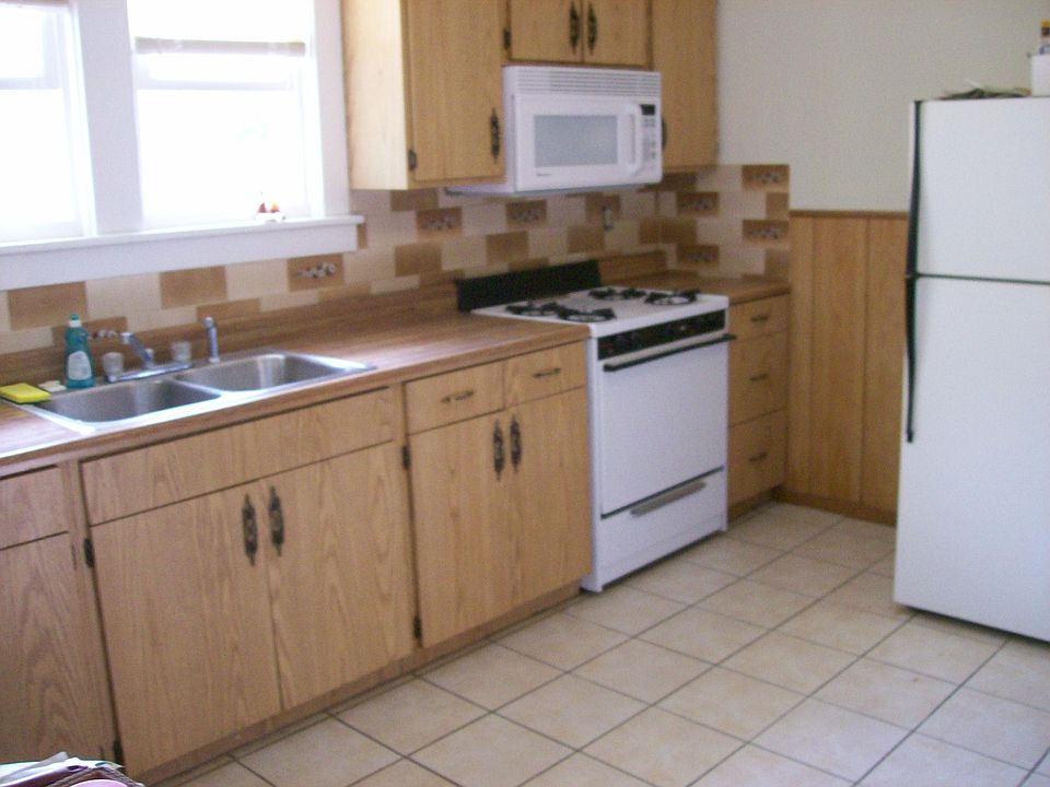 2nd image of 116 E Arlee Ave