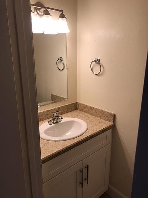 Downstairs 1/2 Bath