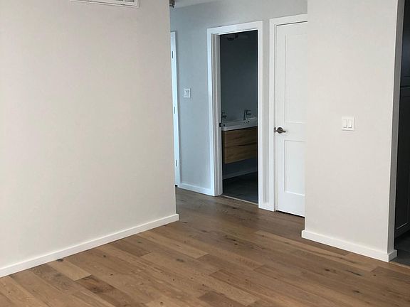 3rd image of 220 Waverley St APT 1