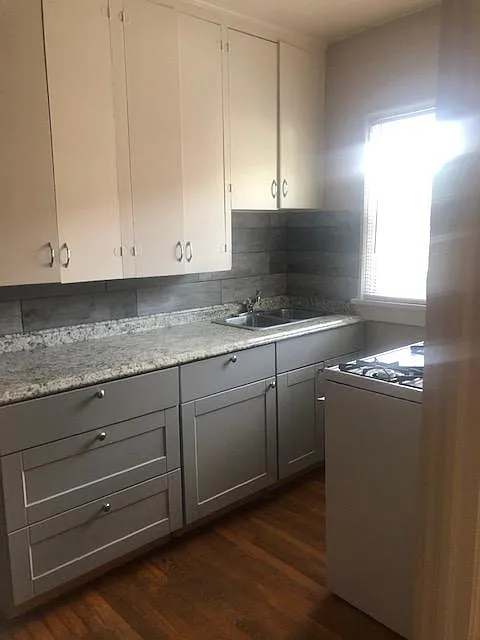 1 bed, 900 sqft, $1,075 — Photo 3