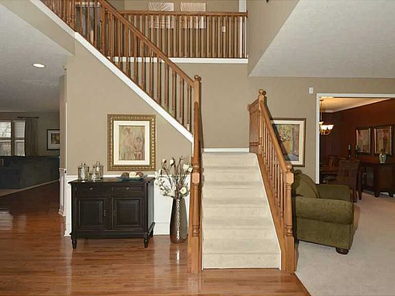 2nd image of 6825 Woodhaven Pl