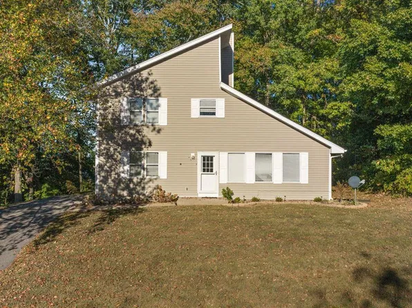 555 Lakeview Dr, Scottsville, KY 42164