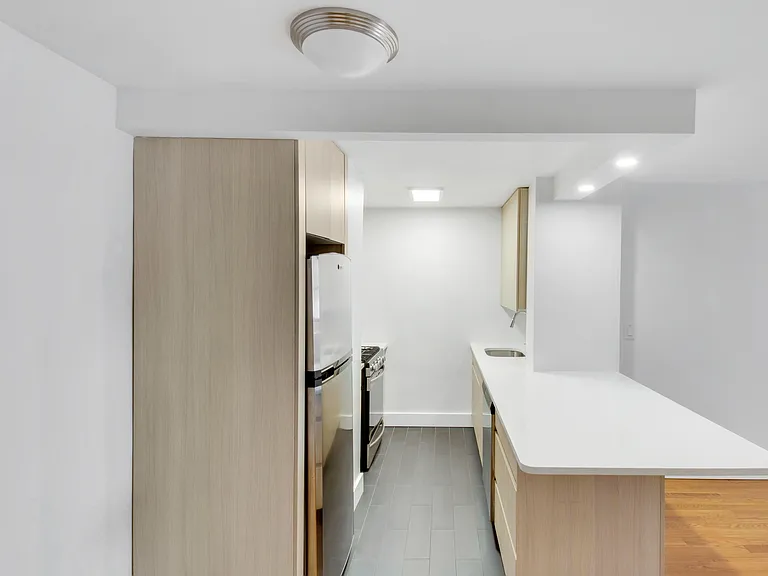 330 W 58th St #8G — Photo 3