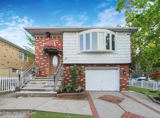 28 Waldo Pl, Staten Island, NY 10314