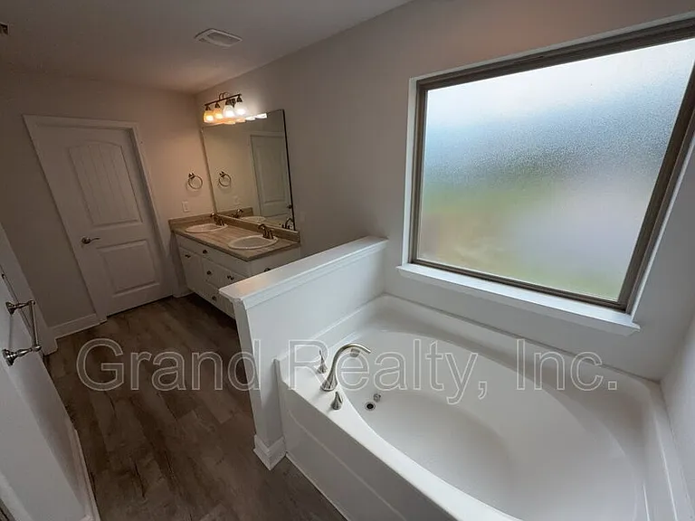 5004 Hamilton Crossing Blvd — Photo 15