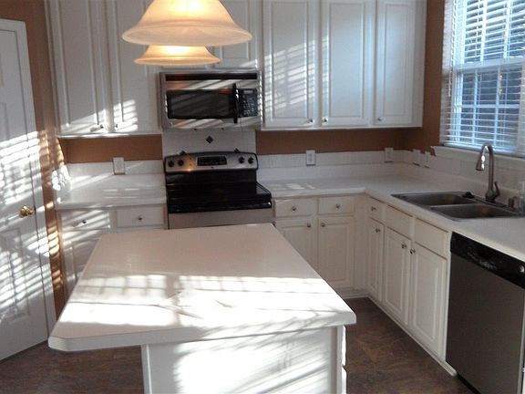 4th image of 100 Blue Boar Ct