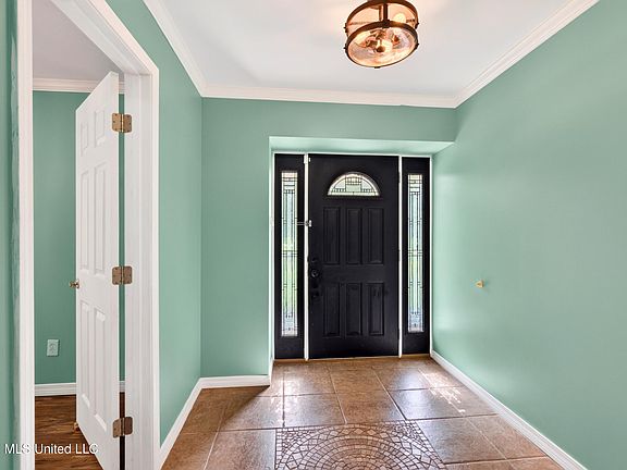 5th image of 5068 Menge Ave