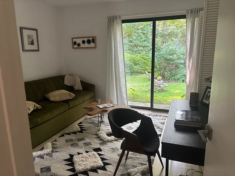 8 Wooded Oak Ln — Photo 17