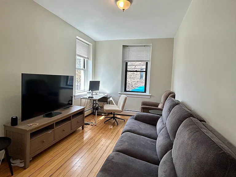 378 Thames St #6 — Photo 5