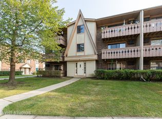 6 Parkside Ct APT 1, Vernon Hills, IL 60061