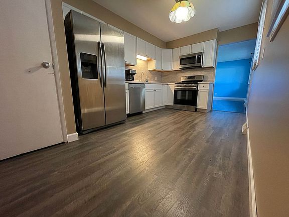 4th image of 3008 N Lincoln Ave