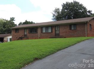 409 E K St, Newton, NC 28658