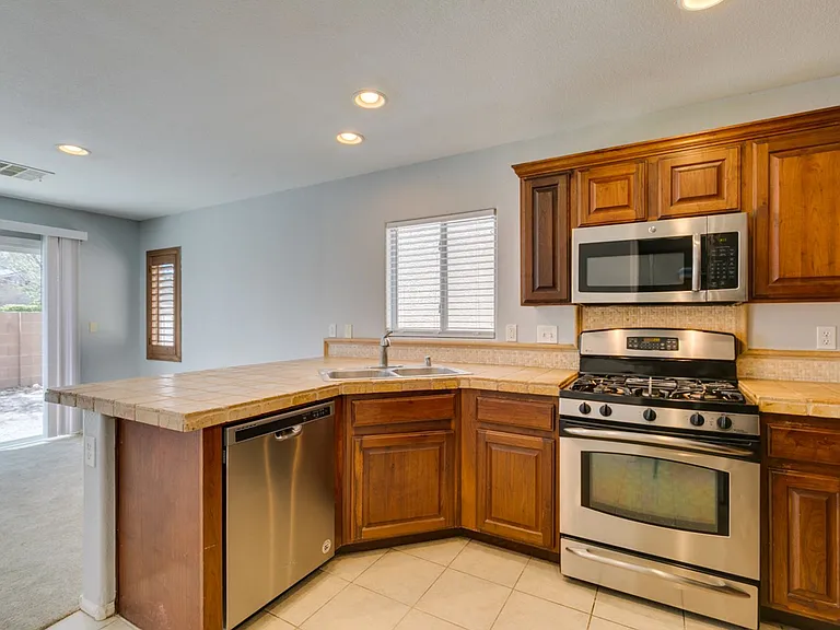8433 Spencer Canyon St — Photo 27