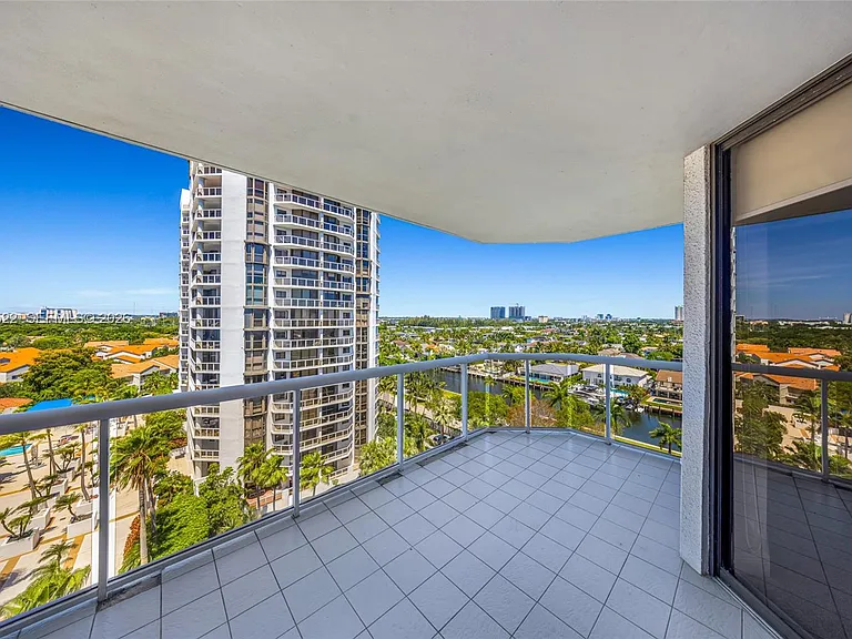 3610 Yacht Club Dr #1016 — Photo 33