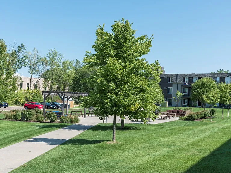 Shoreview Grand — Photo 40