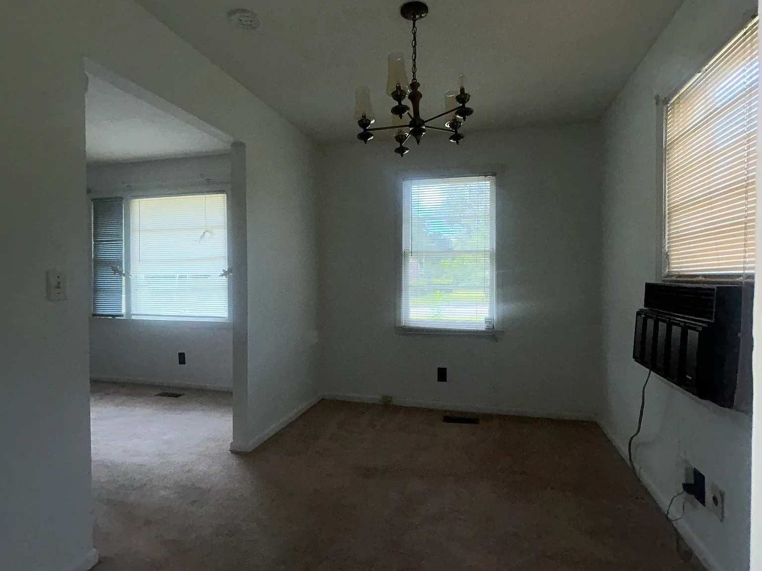 3 bed, 970 sqft, $1,300 — Photo 4
