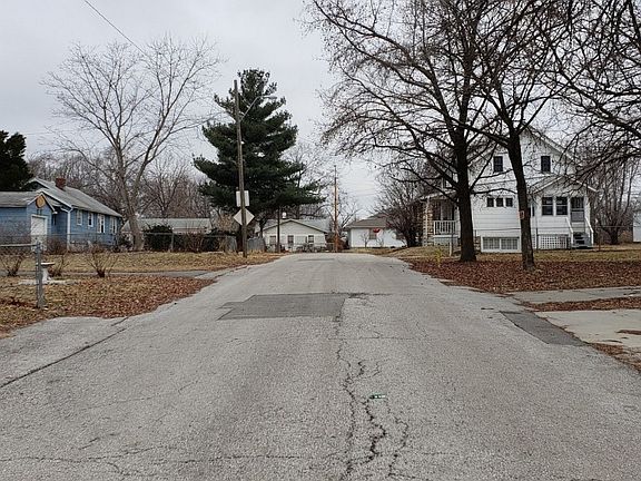 5th image of 1813 E 82nd Ter