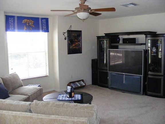 4th image of 604 Sandy Hills Ave