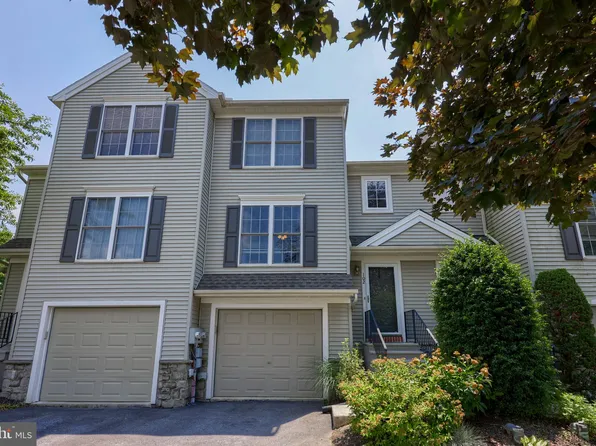 102 Banyan Circle Dr, Lancaster, PA 17603