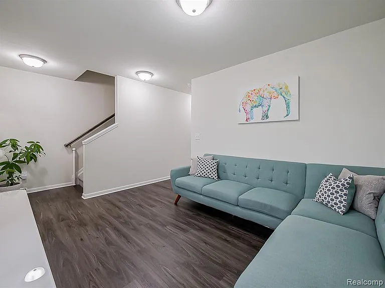 8640 Quincy Dr — Photo 4