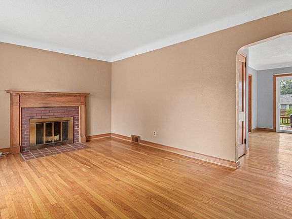3rd image of 1639 Chamber St