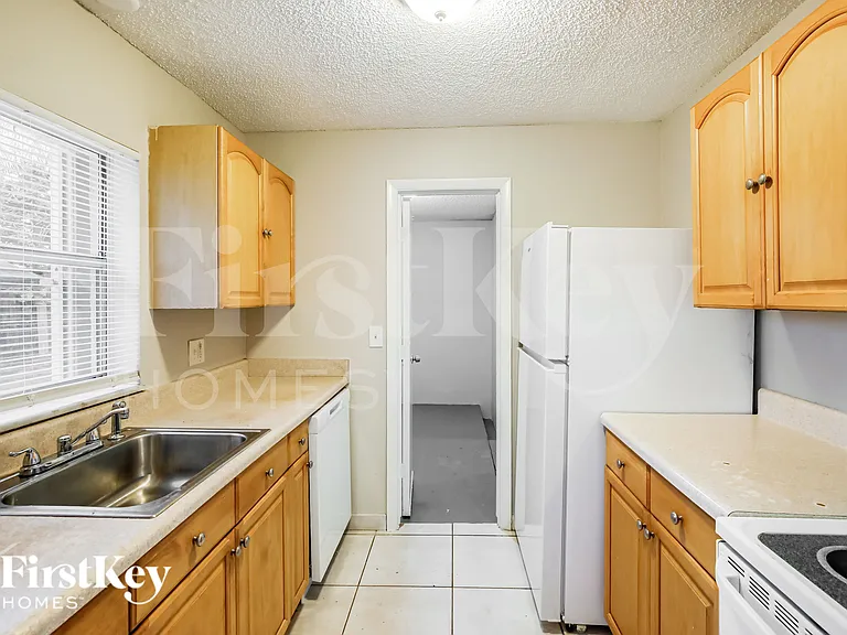 7820 SW 9th St — Photo 8