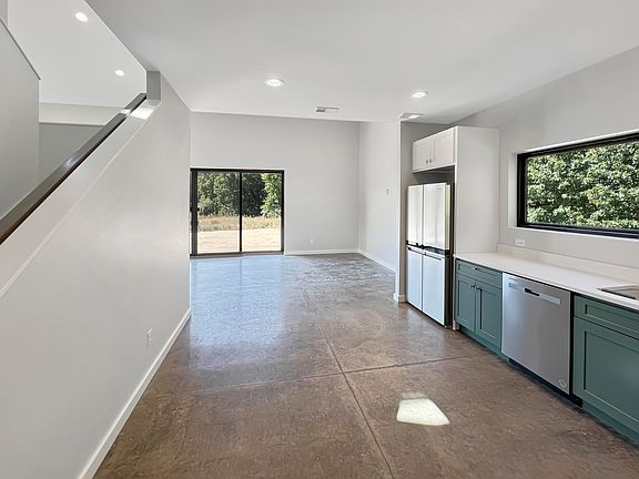 3rd image of 7335 Lake Solis Dr