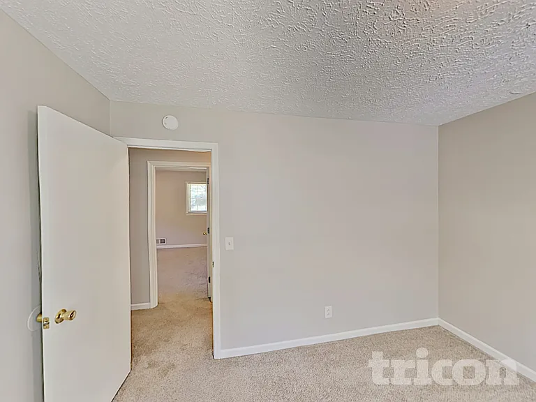 507 Neil Ct — Photo 9