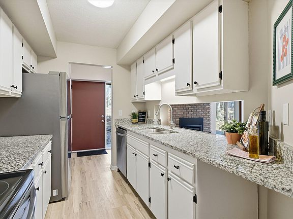 3rd image of 1812 Yuma Ln N
