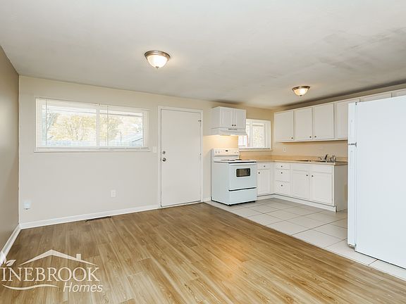 5th image of 3729 Utica Dr