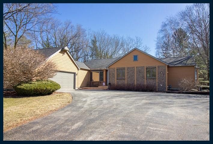 1st image of W5167 Meirkwood Dr