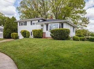 15 Adelphi Ct, Edison, NJ 08837