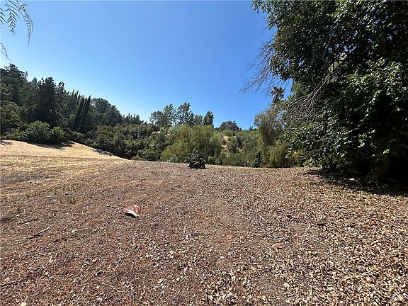 5th image of 5075 Hood Dr