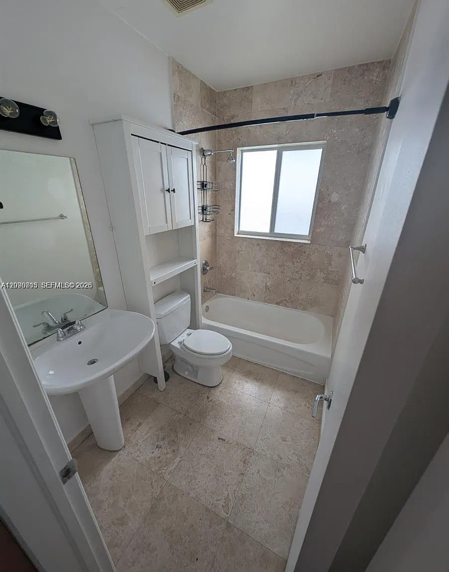 Palm Bay Condo — Photo 4