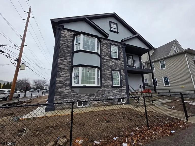 260 Trenton Ave — Photo 27