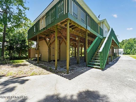 3rd image of 304 Vacation Ln