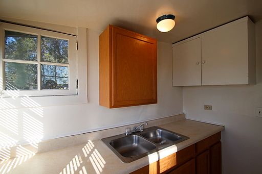 4th image of 731 S Marengo Ave APT C
