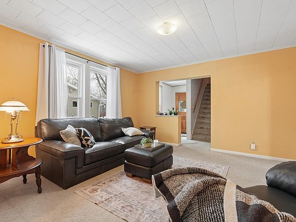 5th image of 687 Tuscarora Ave