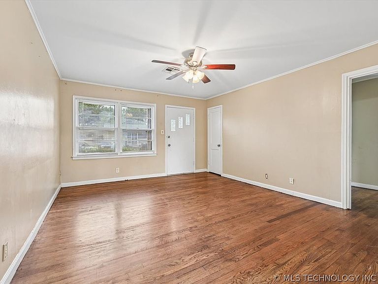 Listing photo 5