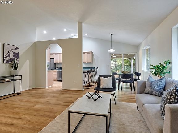 3rd image of 605 Idylwood Dr SE