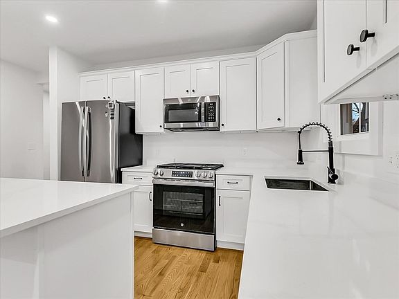 3rd image of 3 Wisteria St Unit 2
