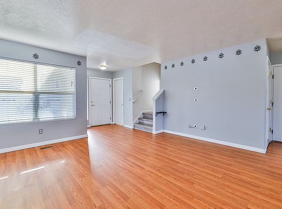 2nd image of 1518 W Marseilles Way