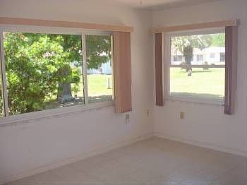4th image of 8 Meadowdale St