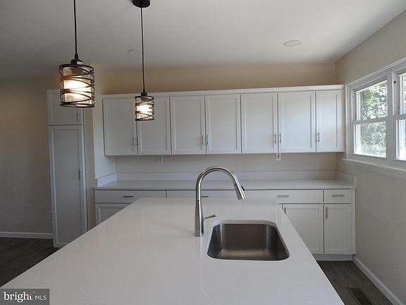 5th image of 356 N Beaumont Ave