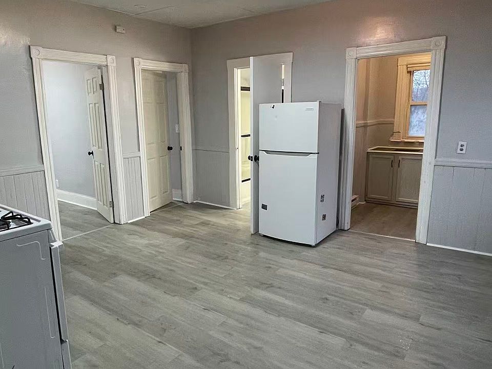 1st image of 12-14 Fairview Ave #3R