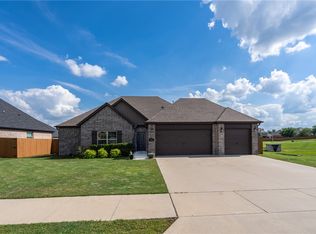 641 Chaparral St, Centerton, AR 72719