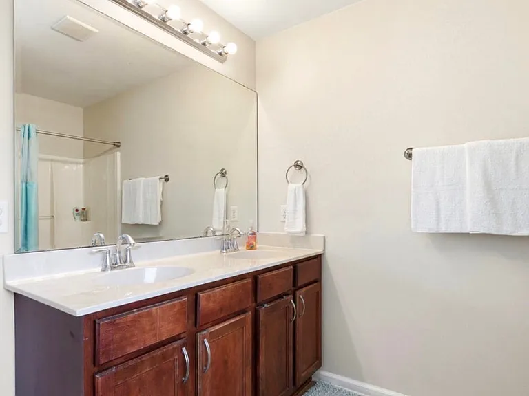 553 Montego Ct — Photo 16