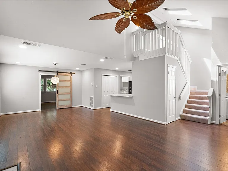 54 Sawmill Grove Ln — Photo 3